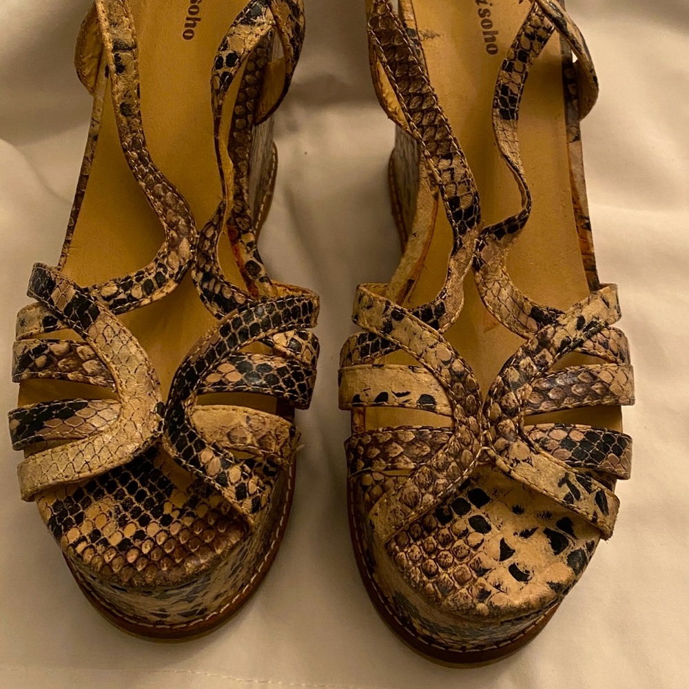 Zigi Soho Snakeskin print platform sandals size 7 1/2